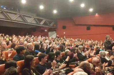Bari, tutti pazzi per FolleMente, in sala arriva Paolo Genovese e annuncia: «Già ci sono richieste per remake internazionali»