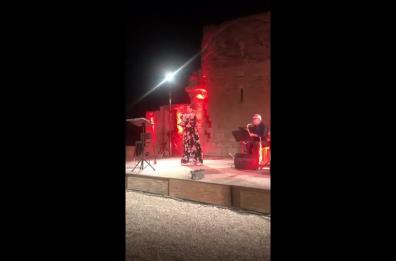 «Ho amato tutto»: Paola Pitagora incanta l’Abbazia di Santa Maria del Mito di Tricase