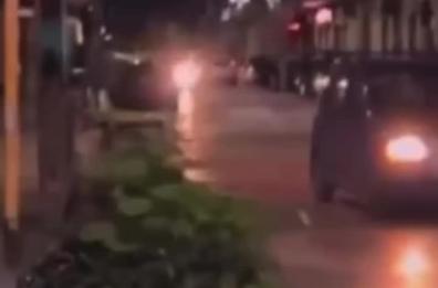 Follia nella notte di San Silvestro a Trani: una banda di trenta ragazzini devasta via Andria VIDEO