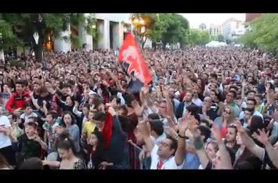 Tifosi del Foggia in piazza alla fine del derby di Lecce