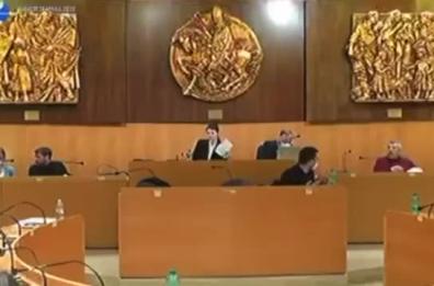 «Ti mando a Borgo Mezzanone insieme ai neri»: la battutaccia dell’assessore di Manfredonia in aula consiliare
