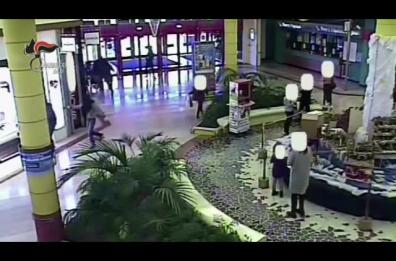 Casamassima, rapina, furti d'auto ed estorsioni al centro commerciale: 51enne in carcere