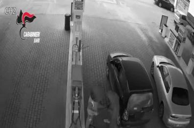 Apecar si ferma durante la rapina: in cella 2 fratelli per sette colpii