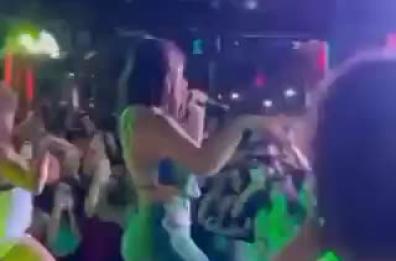 Elettra Lamborghini insultata a un concerto