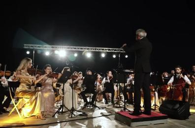 «Sol dell'alba», emozioni in musica sul palcoscenico naturale del mare di Bisceglie