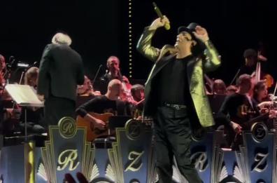 Bari in delirio per Renato Zero: prima data del tour sold out a due passi dalla sala stampa del G7