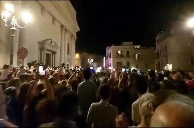 Terlizzi, il timone dell'antico carro si rompe prima dell'arrivo in Cattedrale: riparato