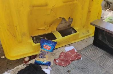 Bari, nel quartiere Libertà tra «svuotacantine» e rifiuti a cielo aperto 