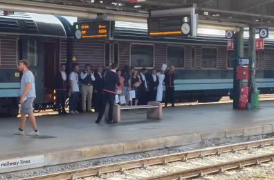 L’Orient Express fa tappa a Bari: in viaggio sull’eleganza del treno dedicato alla Dolce Vita