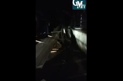 Maltempo in Basilicata: il vento fa crollare il tetto del palasport di Lauria