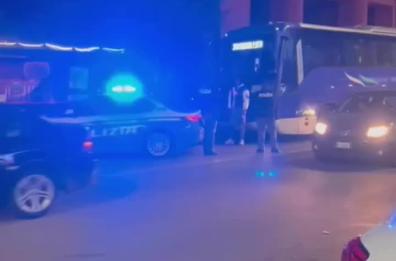 Taranto, tenta di salire sul bus senza biglietto: uomo dà di matto e viene fermato dalla polizia