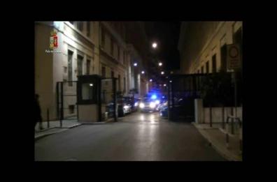 Bari, il pizzo ai commercianti del Libertà: 5 arresti