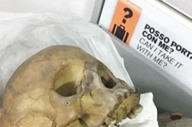 Monte Sant'Angelo, recapitato al sindaco un teschio umano. Emiliano: «Vada avanti»