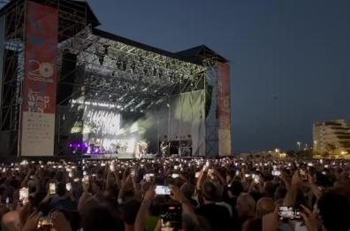Bari, al suono dei Simple Minds si chiude il Locus festival sulla rotonda di via Paolo Pinto sul lungomare
