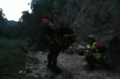 Taranto, 64enne cade in un dirupo: salvato da un elicottero dell’Aeronautica