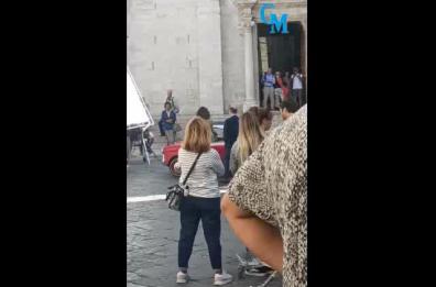 Tutti pazzi per «Lolita Lobosco», le immagini dal set nel centro storico di Bari