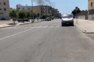 Furgone in fiamme a Gallipoli dopo sequestri a mercato ittico
