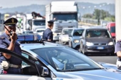 Tir si ribalta su A 14
chiuso tratto Molfetta-Trani
