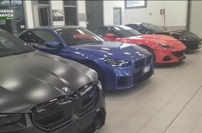 Scoperta frode da 43 milioni su import auto di lusso immatricolati senza pagare l'Iva: sequestri e perquisizioni anche in Puglia VIDEO