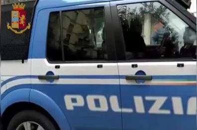 Coronavirus, poliziotti Bari si privano dei buoni pasto per donare generi alimentari ai più bisognosi