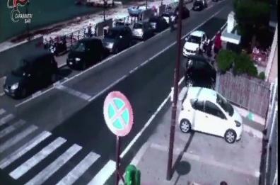 Palese, 15enne aggredito: ecco le immagini dell'inseguimento della baby gang