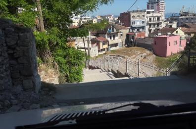 Storie a Mezzogiorno, da Bari all'Albania 2 palazzi gemelli nel segno di Mondrian