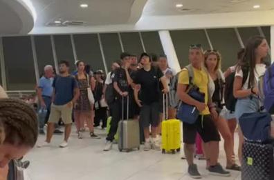 Bari, non ci sono controllori: volo per Vienna in ritardo di 4 ore