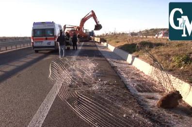 Bari, commando armato assalta con ruspe un furgone Ivri: SS96 da Far West