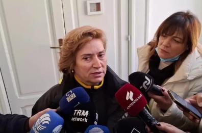 Crollo della palazzina a Carrassi, il punto dei Vigili del fuoco: «Stiamo scavando a mano per evitare danni più gravi»