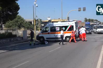 Bari, anziano in motorino finisce sotto un tir: è grave
