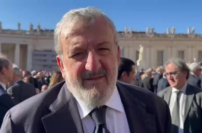 Emiliano ai funerali di Papa Francesco: «Tutta la Puglia si stringe attorno a lui»