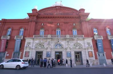 Bari, inaugurazione Prix Italia al Petruzzelli, Emiliano: «Puglia terra di accoglienza e speranza»