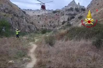 Matera, due turiste scivolano dal Ponte Tibetano: salvate dai vigili del fuoco