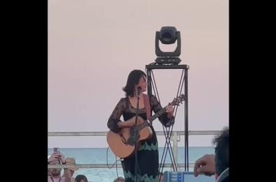 Carmen Consoli incanta Ginosa Marina: il concerto al tramonto