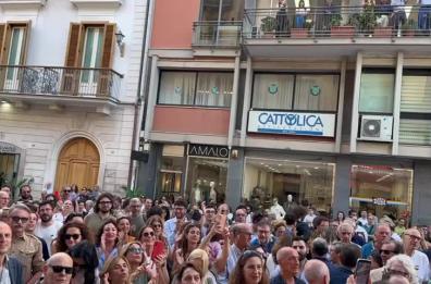 Bari, la vittoria di Leccese si festeggia intonando «Bella ciao»