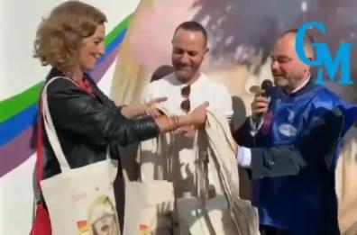 Bari, inaugurato il murales dedicato a Raffaella Carrà, contro ogni discriminazione