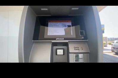 Bari, «Moh ada scriv u cod'c»: così i distributori di carburante parlano in dialetto