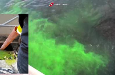 Bari, lavori all'ex Kursaal: i rifiuti finivano in acqua sul lungomare