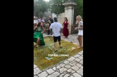 I Ferragnez in Salento pizzicati dal ballo della Taranta