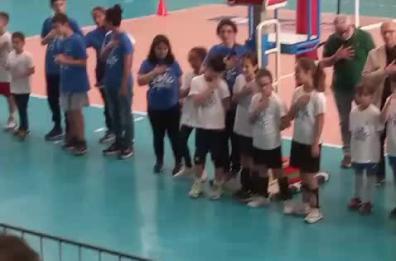 Bari, nella Giornata nazionale dello sport i piccoli atleti cantano l’inno nazionale per festeggiare la Repubblica
