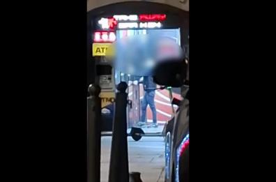 Bari, scassinatore di un distributore h24 immortalato dai passanti