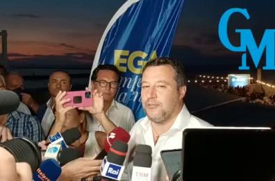 Bari, Salvini al Trampolino per aprire la campagna elettorale: «Non votare lunedì è furto di democrazia. Chi è stufo di Emiliano scelga noi»