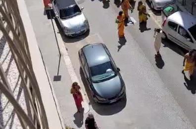 Un angolo di India tra le vie di Bari: il corteo multicolore per Ganesh 