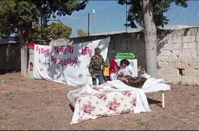 Gravina, i nonni nel giorno della loro «festa» si trasformano in attori e recitano Cappuccetto Rosso