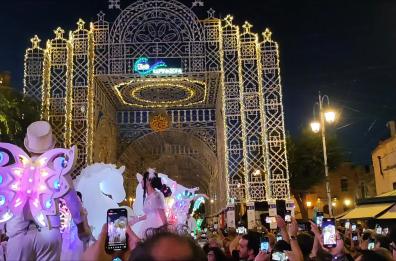 Matera si prepara alla Festa della Bruna con l'accensione delle luminarie: lo spettacolo è mozzafiato