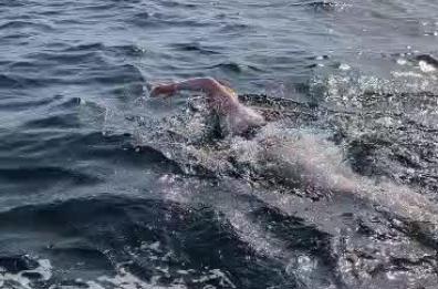 Da Otranto a Valona a nuoto: l'impresa in mare di Eva Buzo