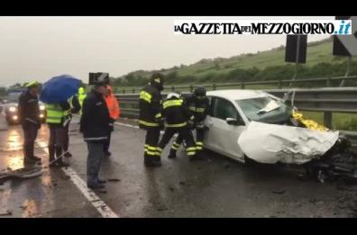 Melfi-Potenza, tragico scontro tra auto e un camion: un morto