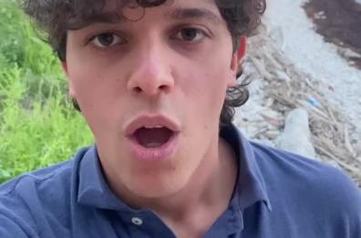 Movida «senza regole» a Bari, Antonio Nettis sui social: «Mi hanno denunciato per aver cantato Maledetta Primavera»