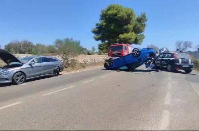 Tre macchine si schiantano sulla strada per Pescoluse, anche quella dei vigili urbani: feriti in codice rosso