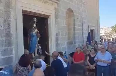 Momenti di paura a Torrepaduli, la statua di San Rocco rischia di cadere